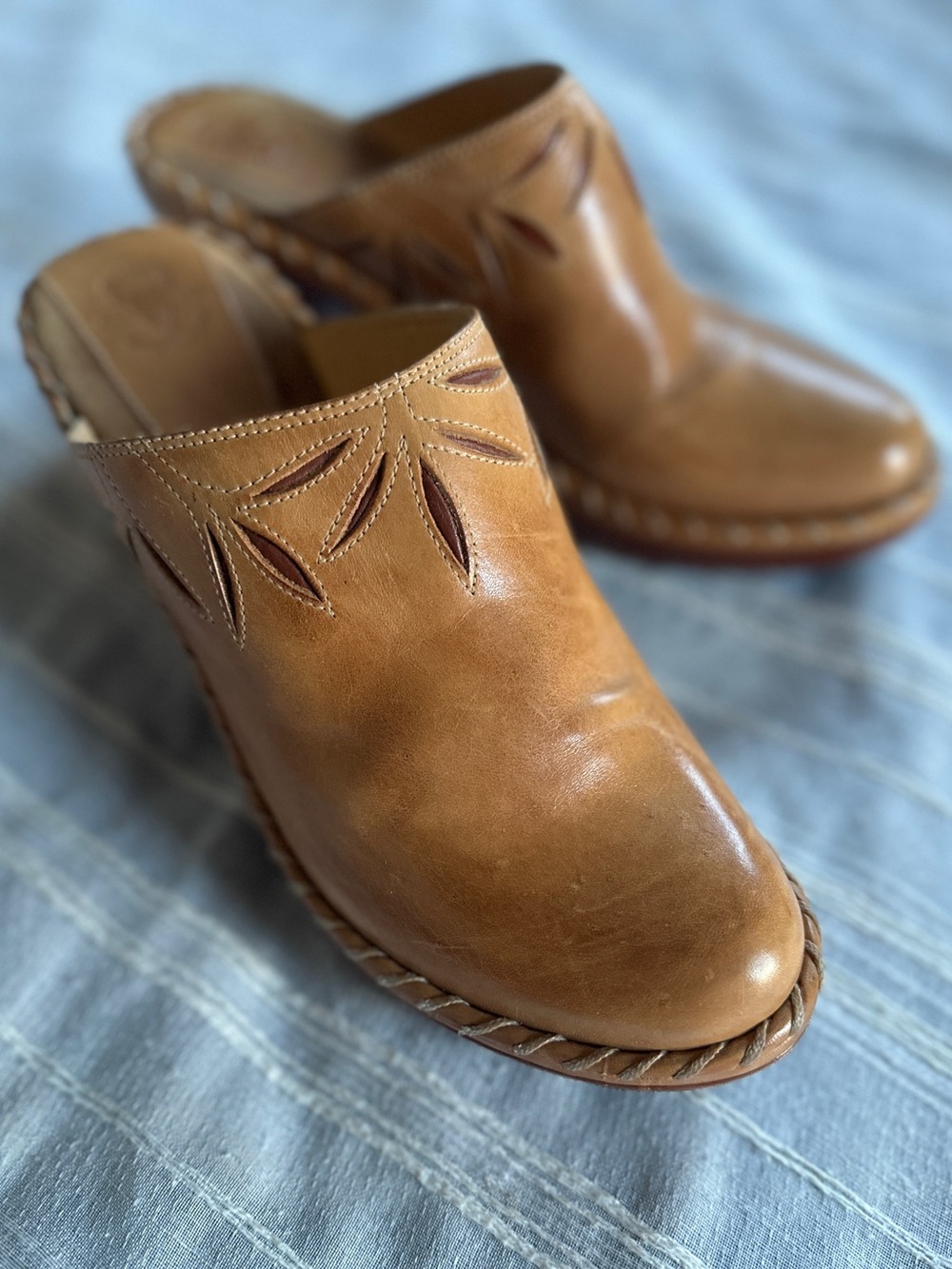 Frye Charlotte Leather Clog Mules Tan Floral Cutout Boho Western Women’s 8.5